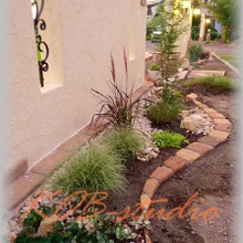 レンガで曲線を基調とした花壇をDIY!