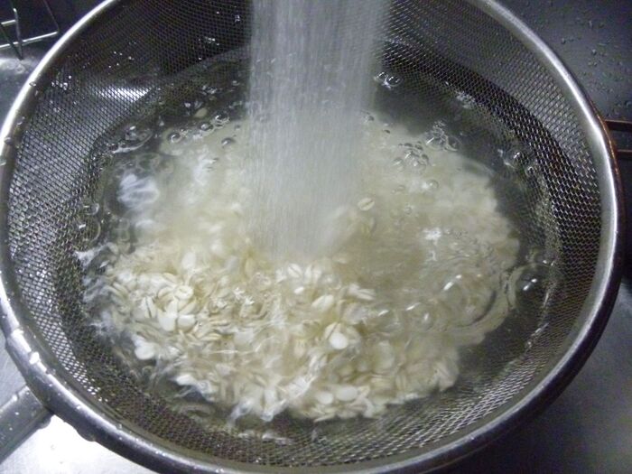 Step1 Aの材料で押し麦を炊く。