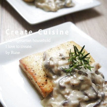 3種のキノコの豆乳ホワイトソースwithハーブ木綿豆腐ステーキ