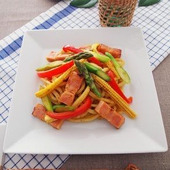 パパッと簡単!焼きうどん♪「厚切りベーコンと旬野菜の焼きうどん」