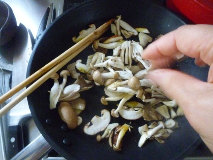 Step4 3種のキノコの豆乳ホワイトソースを作る。