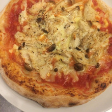 乳アレルゲン対応蒸し鶏とキノコのピザ