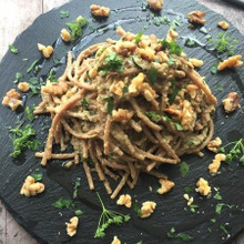 全粒粉とヴィーガンシュレッドでヘルシーなくるみソースパスタ!