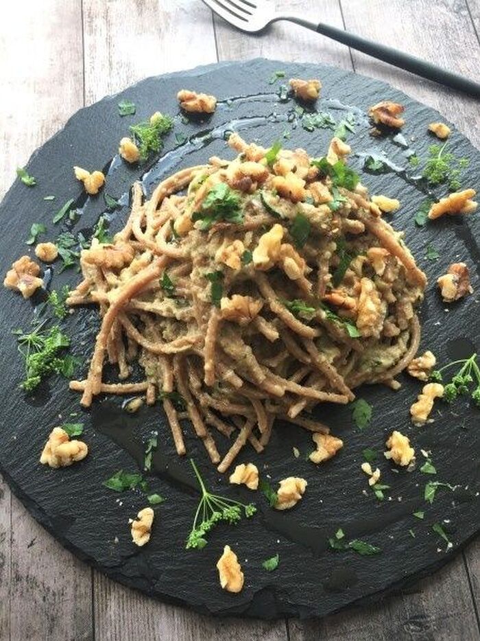 全粒粉とヴィーガンシュレッドでヘルシーなくるみソースパスタ!