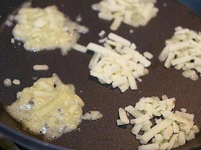 7.チーズの羽の用意。