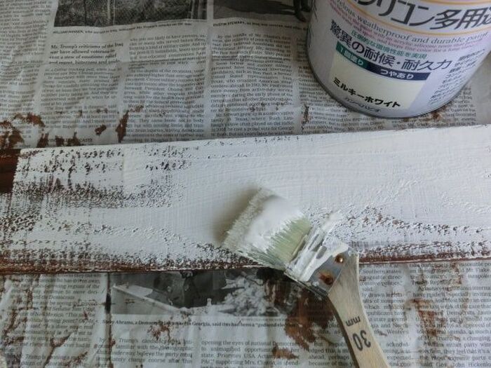 ステイン剤が乾いたらカラーペイントします♪