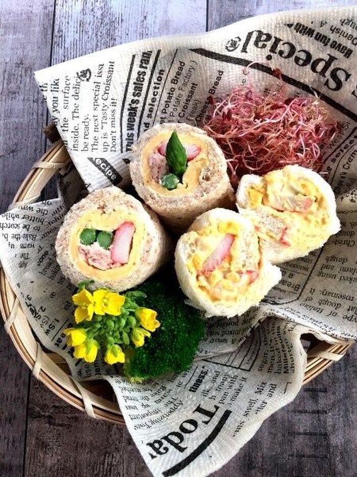 ぱくっと食べやすくて可愛い! カニ風味かまぼこのロールサンド2種♪