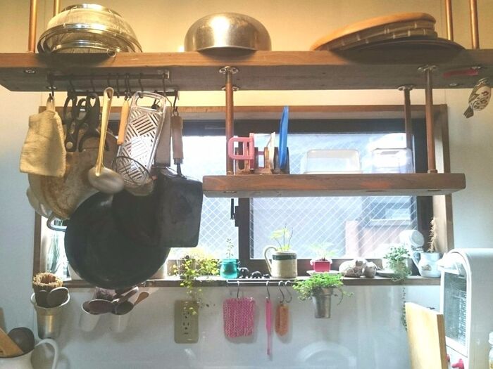 フライパンも鍋も出しっぱなし。