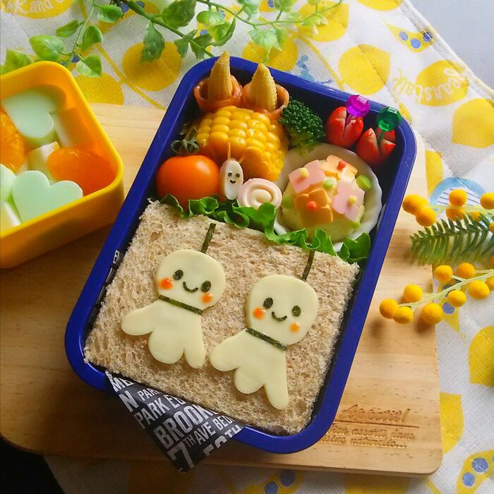 《キャラ弁》のせるだけ~♪てるてる坊主サンドイッチの梅雨弁当