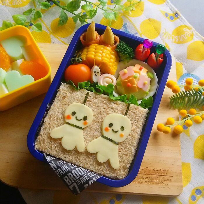 《キャラ弁》のせるだけ～♪てるてる坊主サンドイッチの梅雨弁当