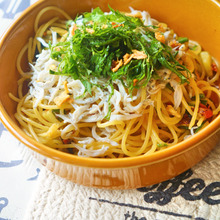 やみつきレシピ☆しらすと梅しそキュウリのペペロンチーノ