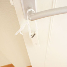 部屋の湿気・カビ対策に★ダイソー マツの木ドアストッパー