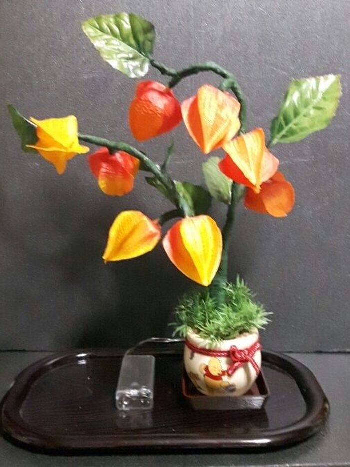ちょっとしたアイデアで!100均の造花が!【光る!ほうずきの鉢飾り】に変身します。♪♪