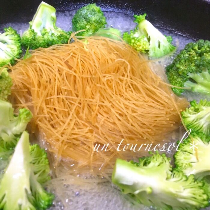 ③全体を混ぜながらビーフンをほぐして!