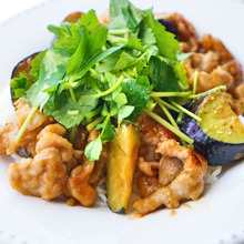 簡単!美味い!豚コマとナスで味噌丼のレシピ