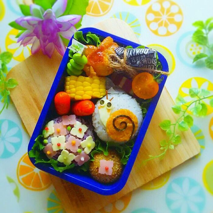 《キャラ弁》簡単のせるだけシリーズ~梅雨のかたつむりおにぎり弁当♡