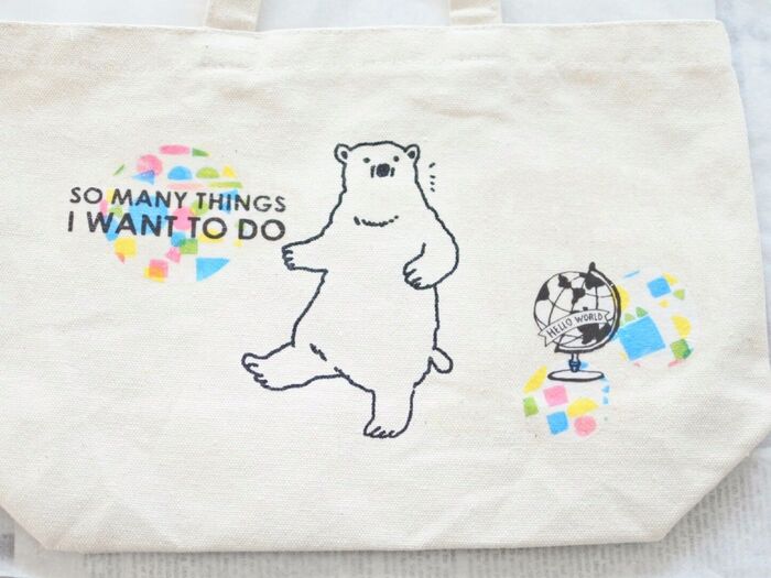 お好きなペーパーを切り取り、デコパージュ液で貼り付けます