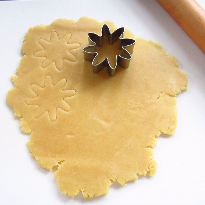 型抜きをする。