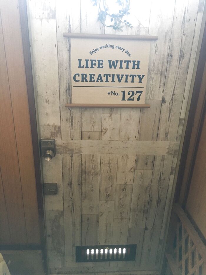 セリア商品でドアをリメイク