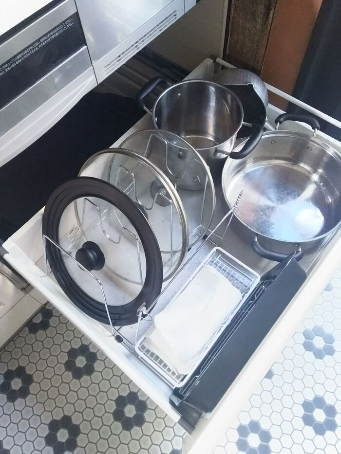 コンロ下の収納は余裕をもたせて。