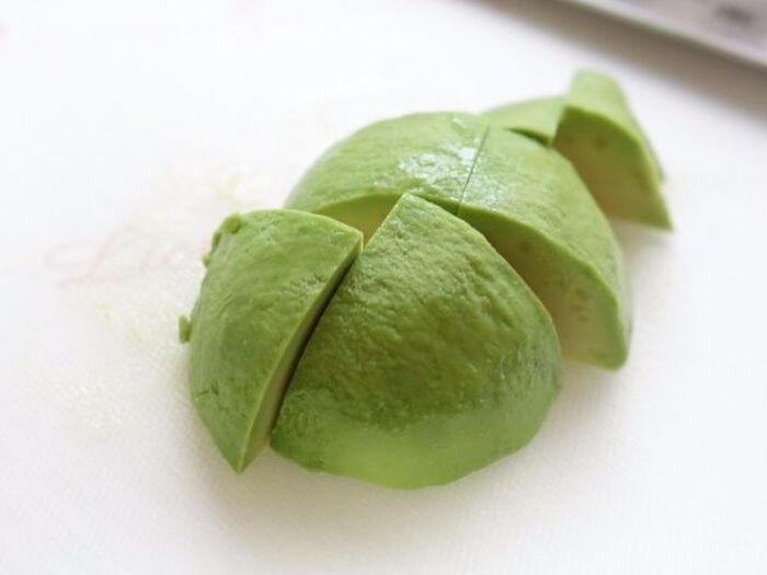 アボカドを切る