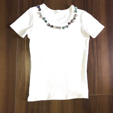 白Tシャツの襟元をガーリーに❤︎