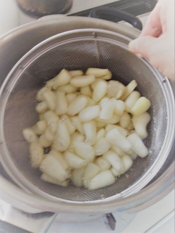 らっきょうを湯通し