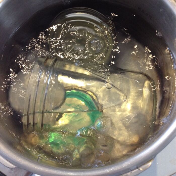 瓶にらっきょうを入れる前の下準備