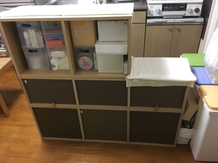 玄関側の棚の中身は?