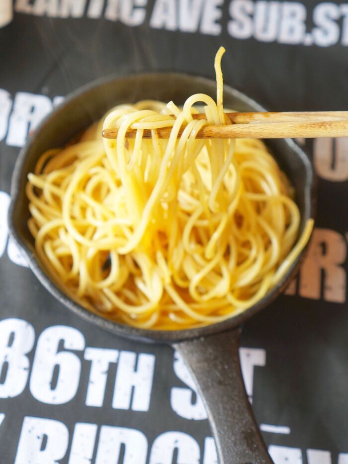 残ったオイルで焼きパスタ