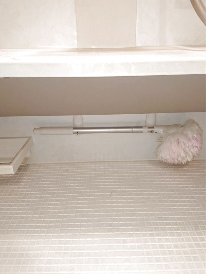 使いたい時にさっと使えるのが綺麗に保つ方法!お風呂の柄つきブラシはフックで★ 簡単★ 隙間収納♪