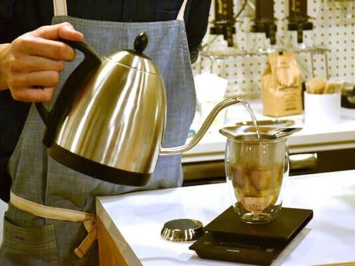 1.お湯を沸かして、容器を温める