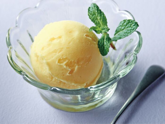 卵なしでフルーツの風味引き立つ「マンゴーアイス」