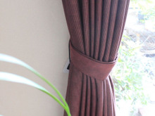 カーテンフックを使った「隠す収納」と「見せる収納」で部屋を広く使う!