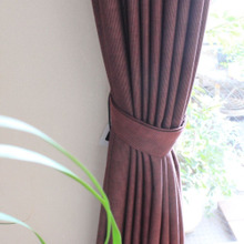 カーテンフックを使った「隠す収納」と「見せる収納」で部屋を広く使う!