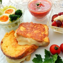 とろ~りチーズがたまらないモンティクリストでおしゃれな朝食♪