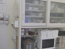 セリアの転写シールとテーブルクロスで食器棚リメイク(*´`*)