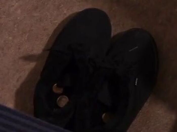 ■裏技 蒸れた靴の臭いは「10円玉」で消える!