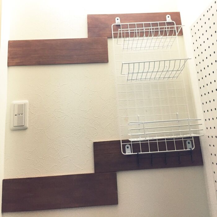 強力両面テープで壁に穴を開けずにワイヤーラック棚をDIY!