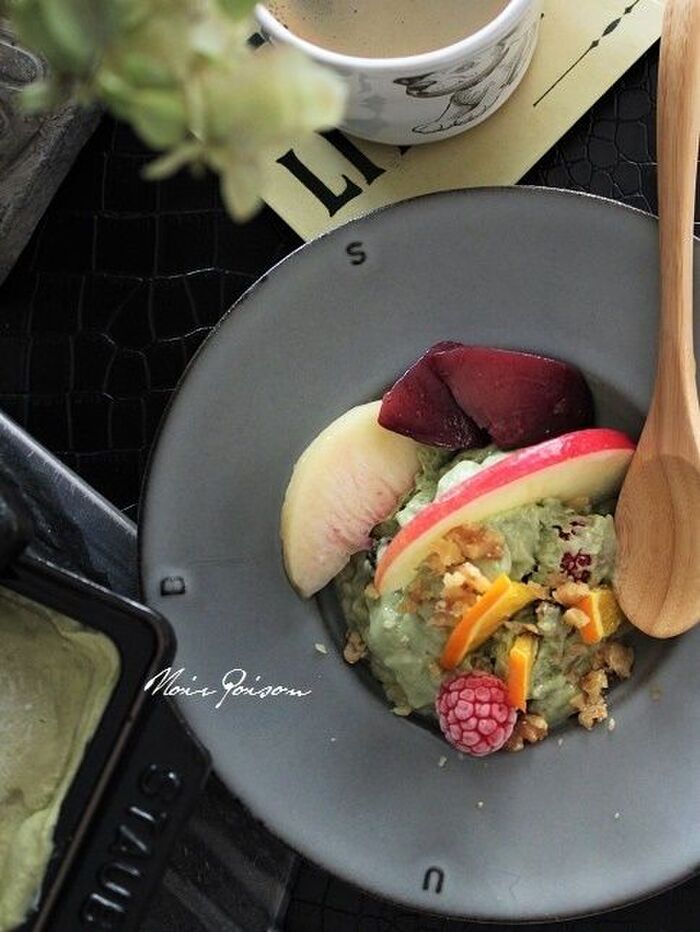 Staub:ブレッドケーキとデザートプレートでアボガド&バナナジェラート