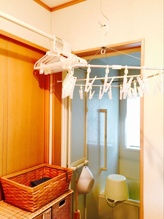 つっぱり棒を使って、洗面所で洗濯が完結♪