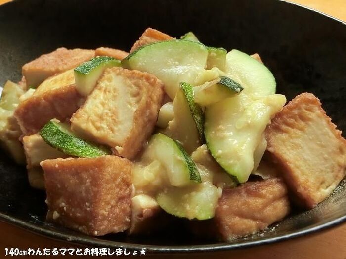 厚揚げとズッキーニのにんにく味噌マヨ炒め