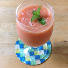 カワイくて爽やか♪ 冷凍マンゴーとピンクグレープフルーツのジュース