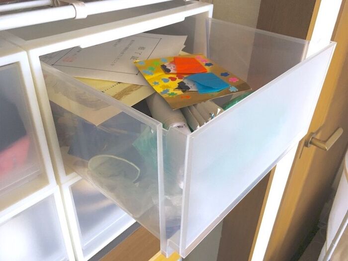 子供の作品は無印良品の衣装ケースがしまいやすい