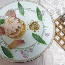 大吟醸酒粕クリームと水蜜桃のドーム仕立て、デュッカを添えて・・・・