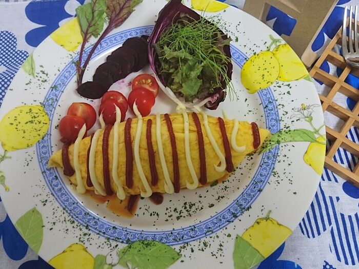 オムレツの中に、ビーフシチュー入ってますやん ヾ(๑╹◡╹)ノ
