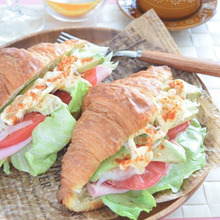 【コストコの大きめクロワッサンが使える!】アボガドサンドのモーニング♪