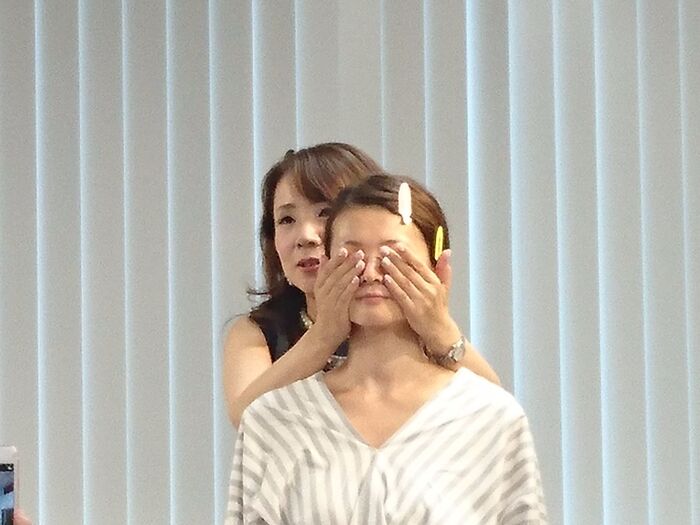 ギューっとおさえてパッ♥