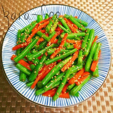 レンジで簡単♡インゲンと人参のピリ辛ニンニク醤油浅漬け