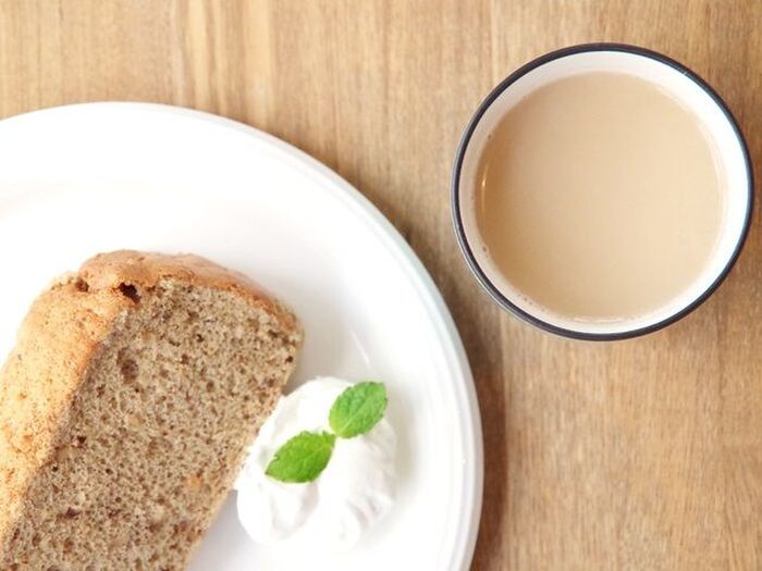 簡単!自家製ほうじ茶を作って楽しむ「ほうじ茶ラテ」レシピ